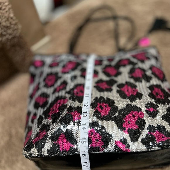 Betsey Johnson Large Leopard Pink and black sequins Tote EUC - Picture 5 of 8